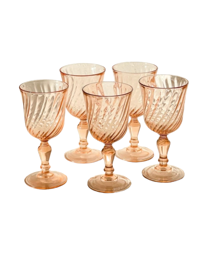 Avec les verres Rosaline apportez une touche d'élégance et de raffinement à toutes vos tables.
Emblématiques des années 70, ces verres se distinguent par leur design délicat et leur couleur douce, dans des teintes pastel ou translucides, qui évoquent la 